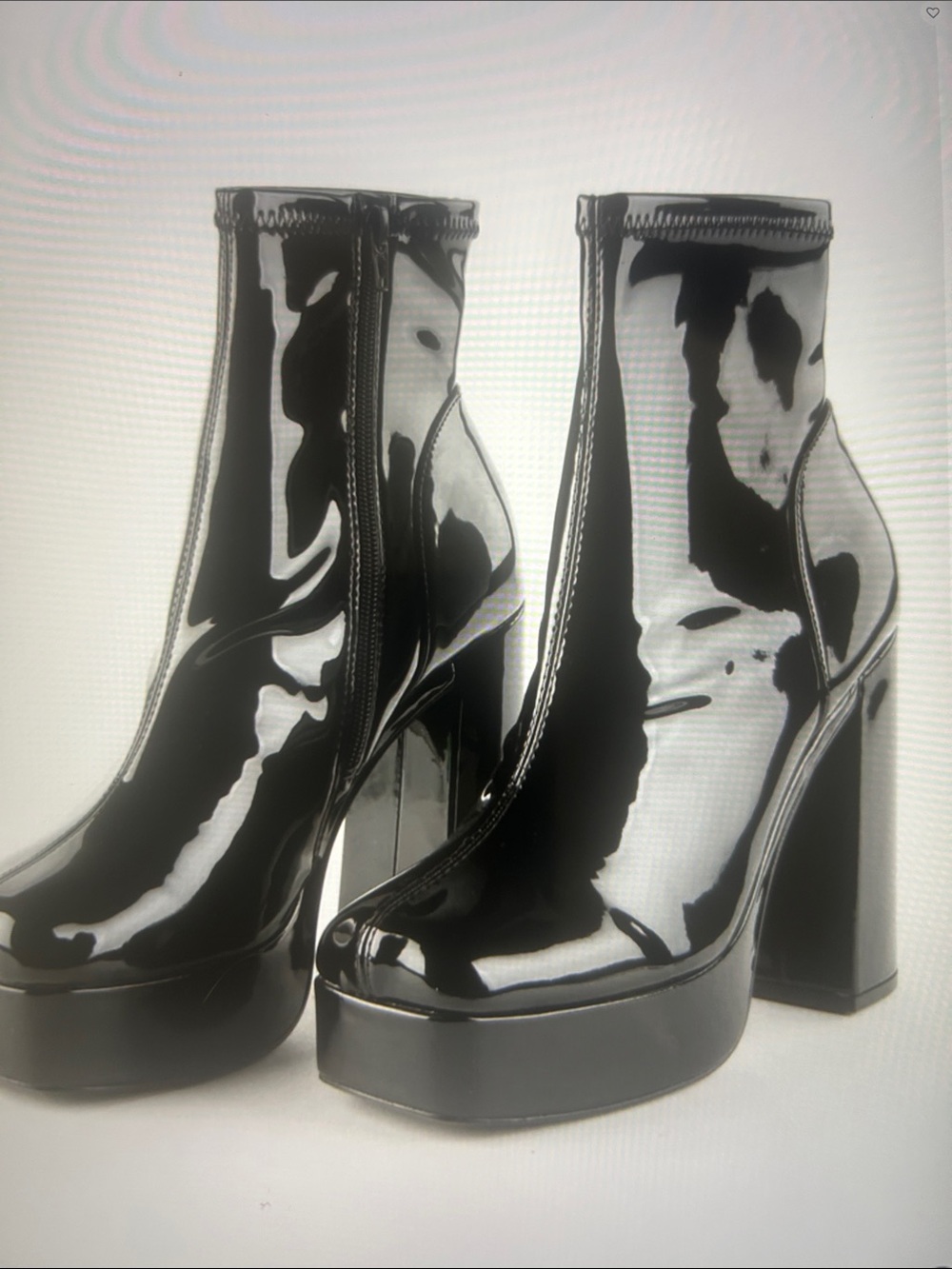Steve Madden NWOT Platform Patent Boots